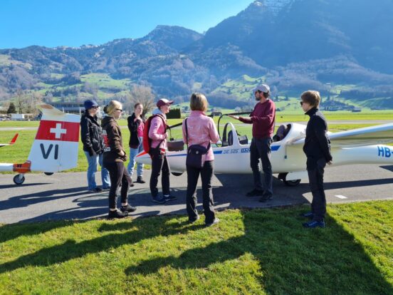 Gruppe mit Heldstab